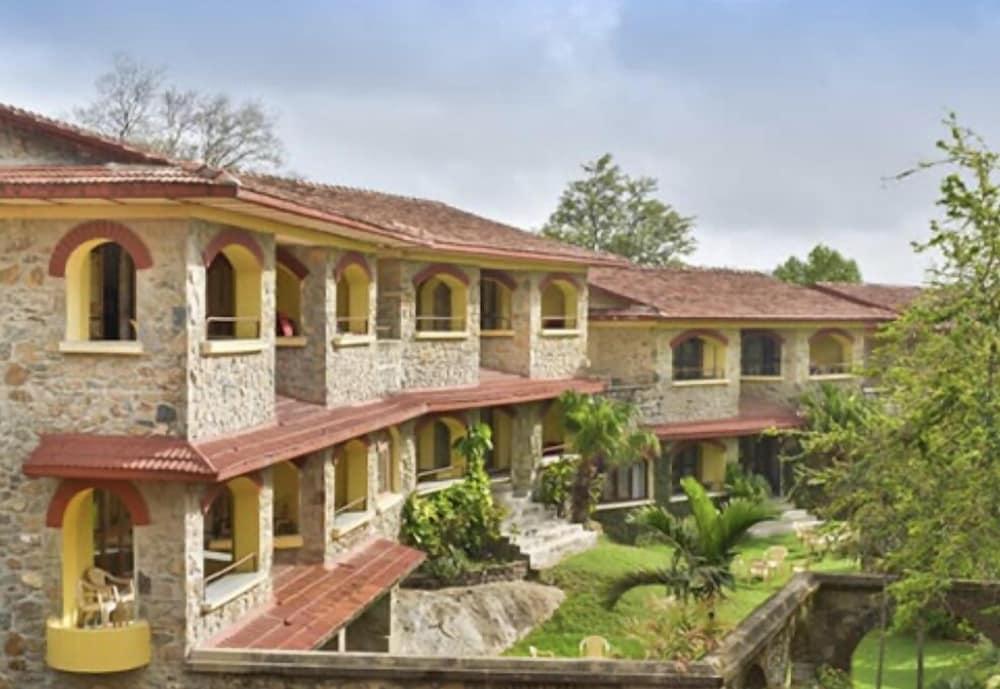 Cama Rajputana Club Resort Mount Abu Bagian luar foto