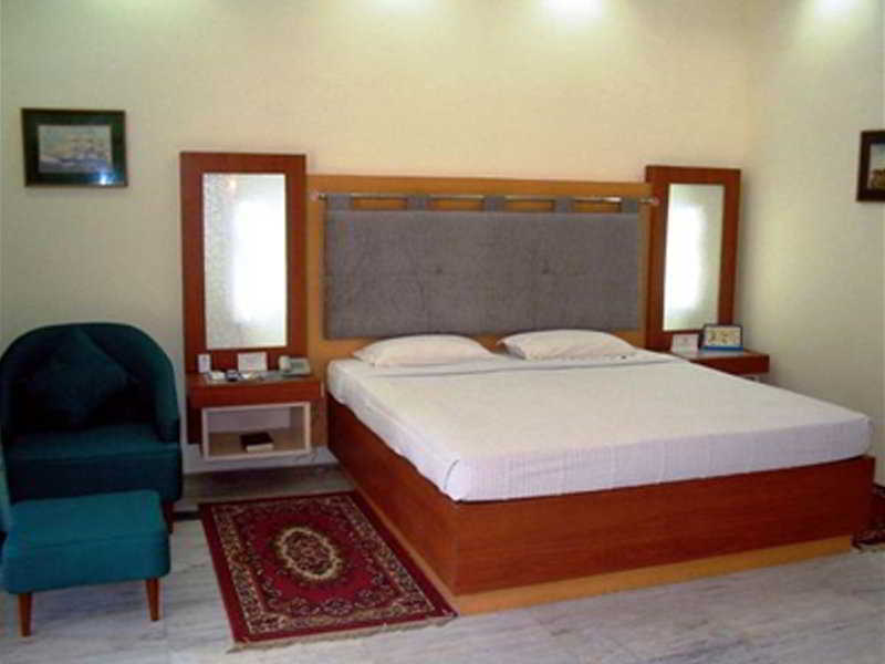 Cama Rajputana Club Resort Mount Abu Bagian luar foto